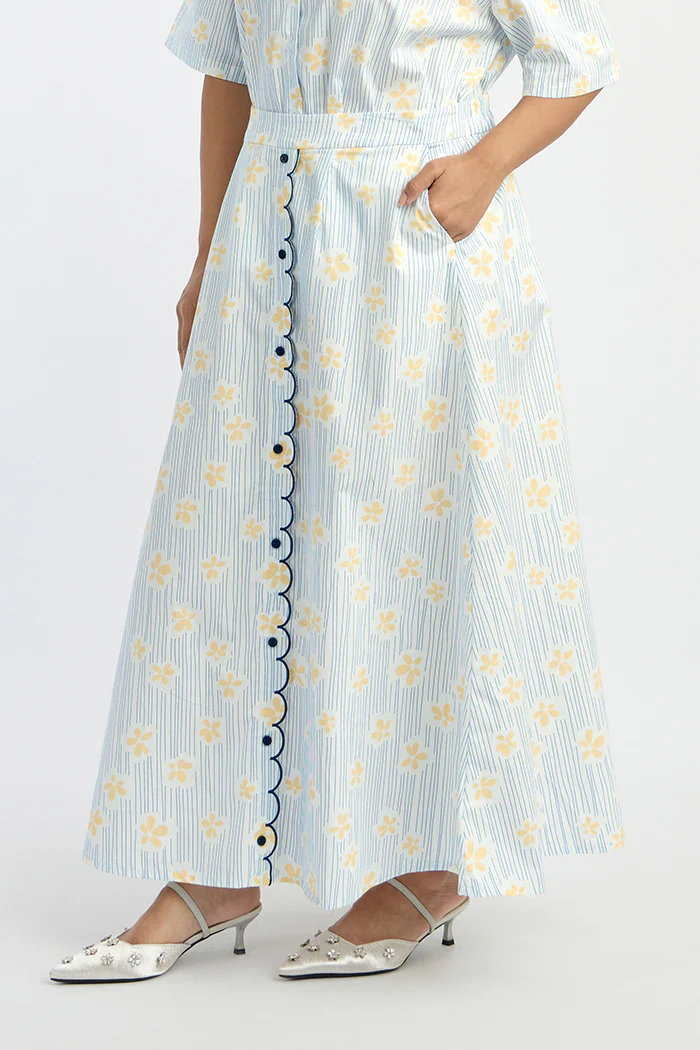 Blue Daisy Wells - Image 3