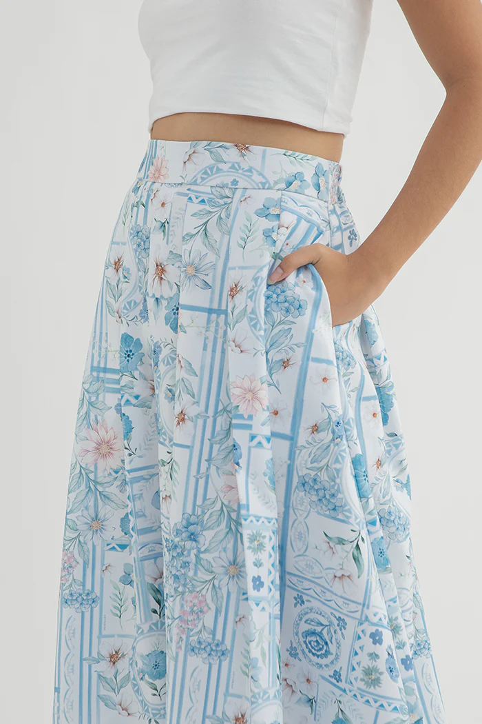 Blue Porcelain Dari - Image 5