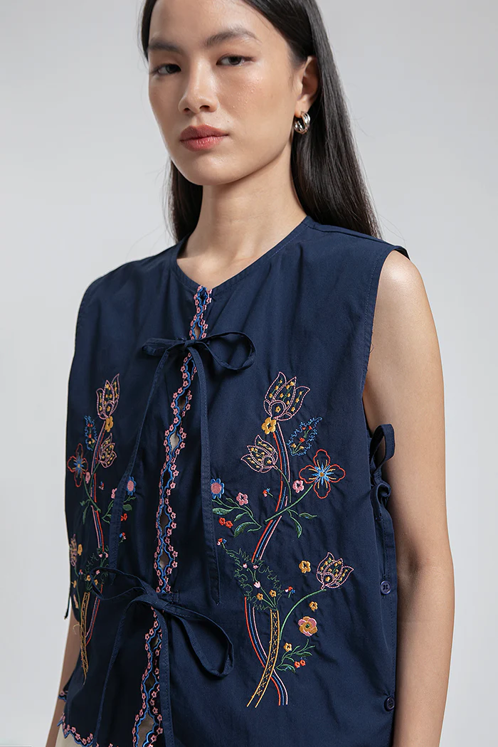 Navy Embroidery Pino - Image 6