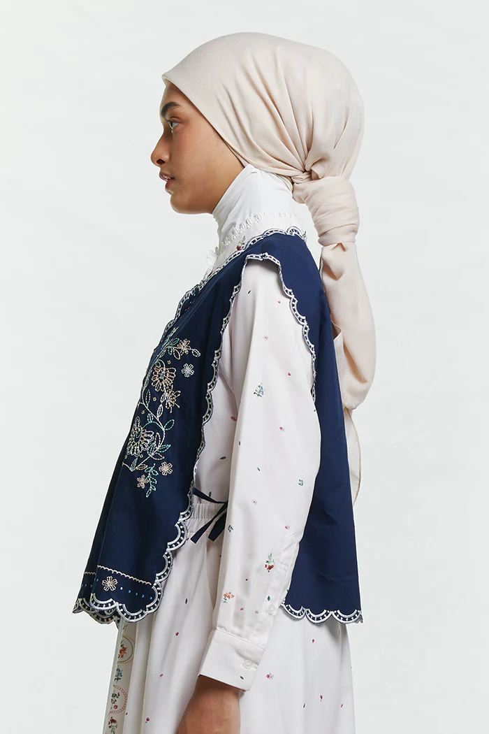 Navy Embroidery Sabya - Defect Sale - Image 3
