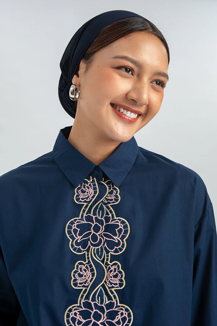 Navy Embroidery Shazi - Image 5