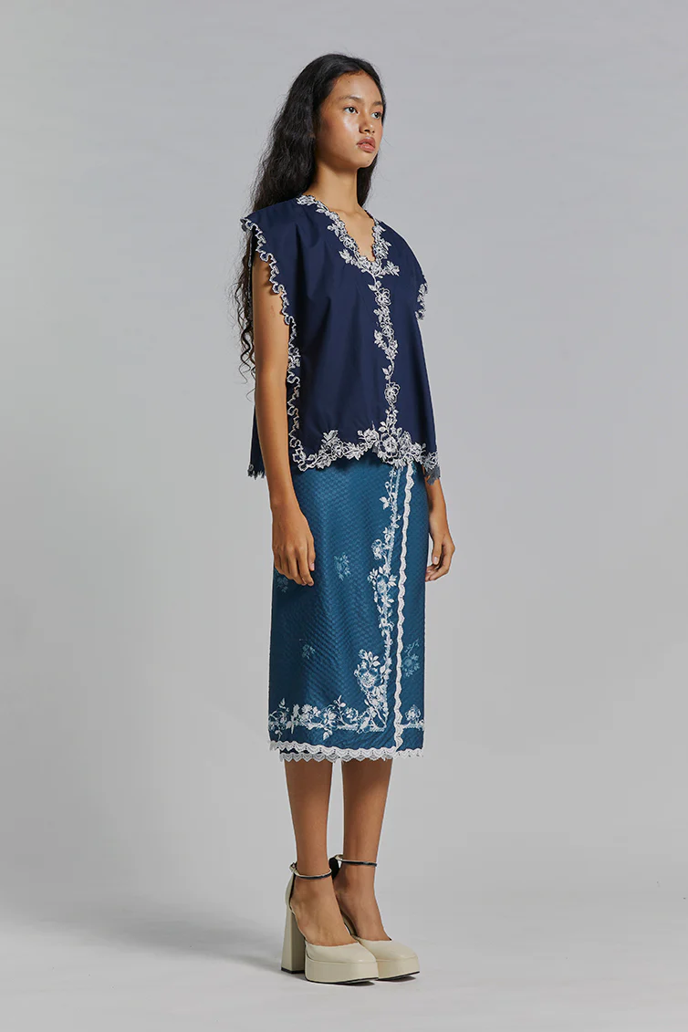 Navy Floral Araceli - Image 6