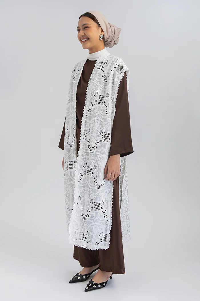 Off-white Embroidery Rubab - Image 3