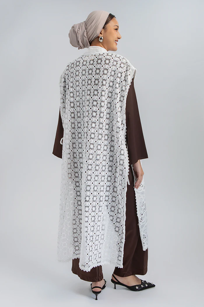 Off-white Embroidery Rubab - Image 4