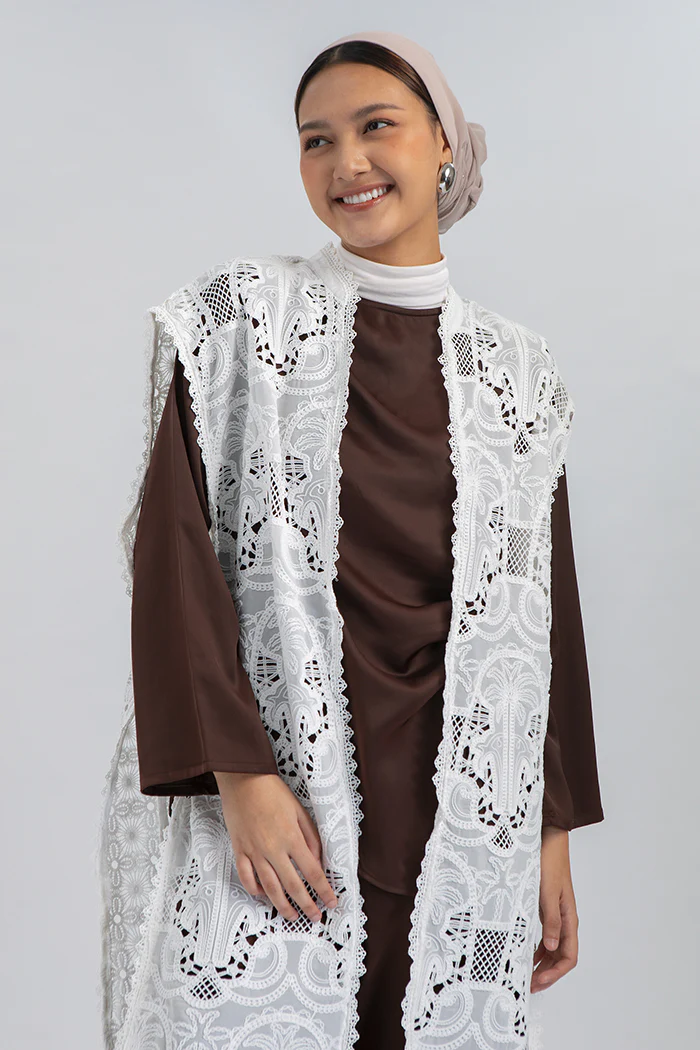 Off-white Embroidery Rubab - Image 6