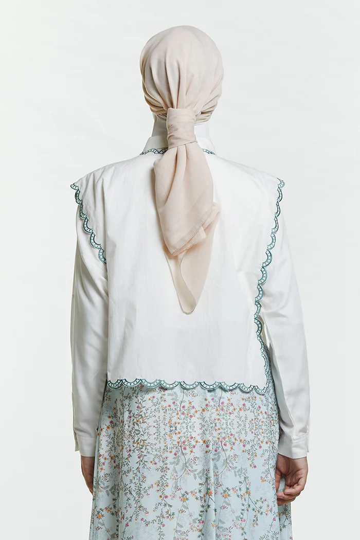 Off-white Embroidery Sabya - Image 4