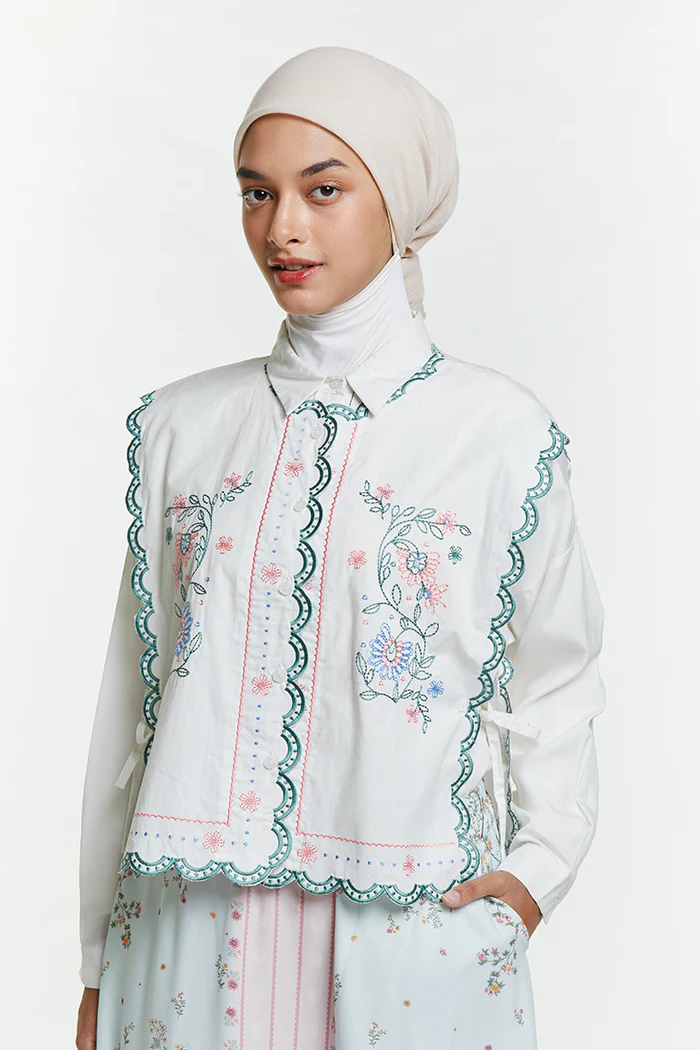 Off-white Embroidery Sabya - Image 5