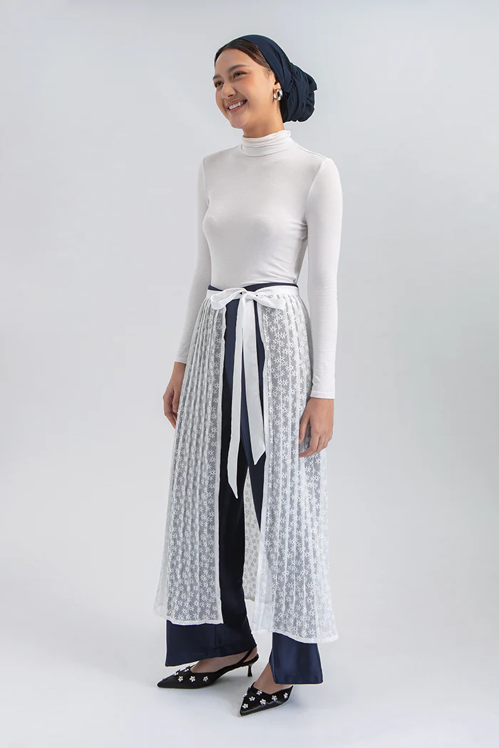 Off-white Floral Popla - Image 6