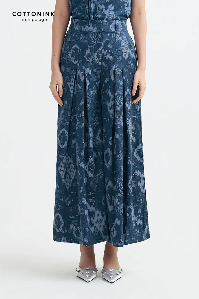 Tyas Jalin Biru Laut